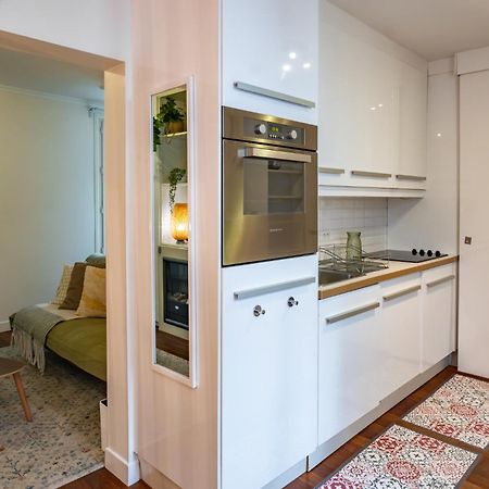 Charming Apartment In Heart Of Париж Екстериор снимка