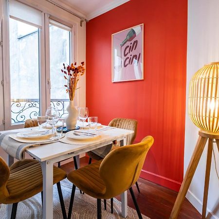 Charming Apartment In Heart Of Париж Екстериор снимка