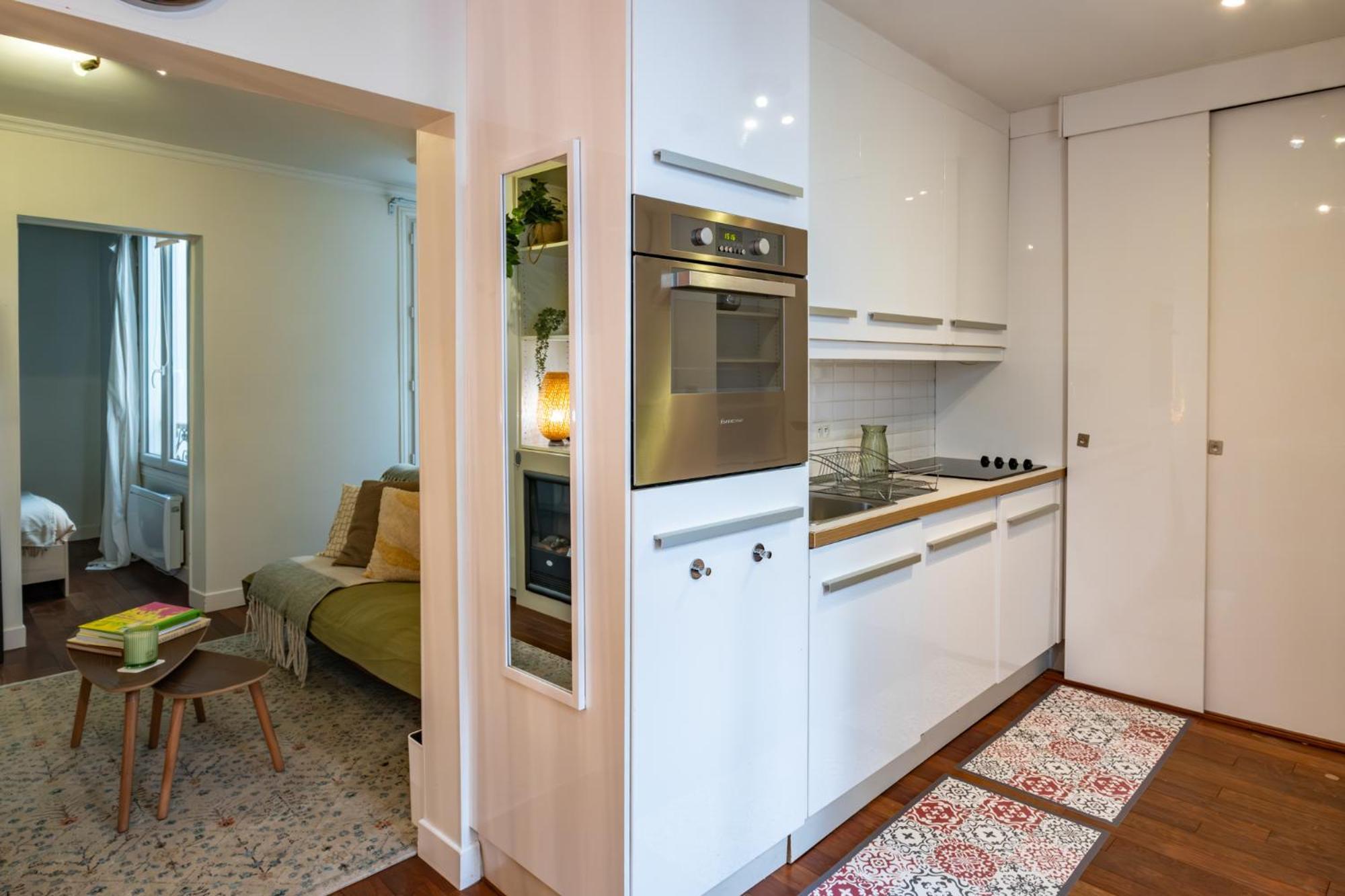 Charming Apartment In Heart Of Париж Екстериор снимка