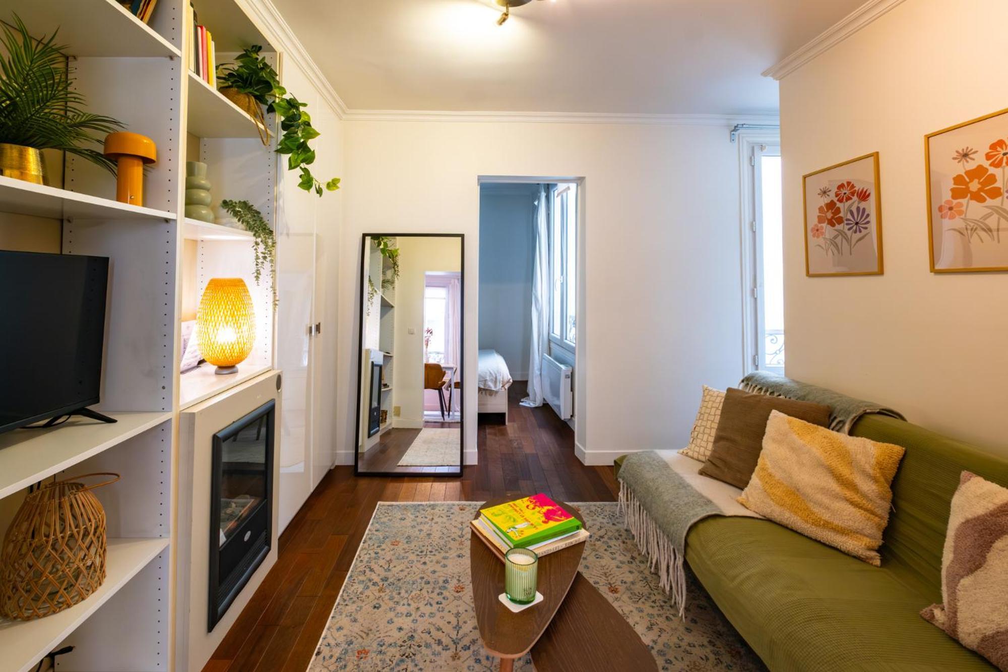 Charming Apartment In Heart Of Париж Екстериор снимка
